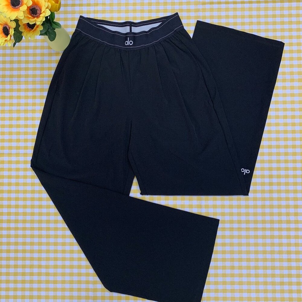 ALO Yoga Black Pants Brand New (Regular)🧍🏻‍♀️💓